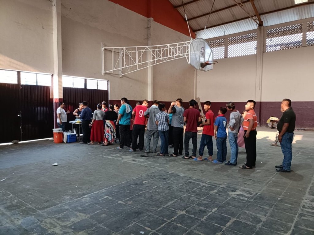 139 cristianos protestantes ahora viven en auditorio debido a que el Gobierno Mexicano no ha hecho su trabajo